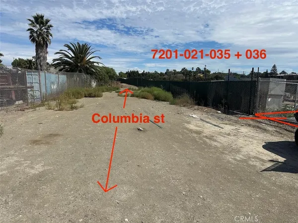 a street sign on a road near an ocean