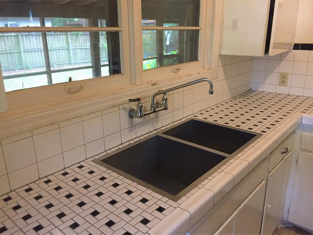 2703 Northwest 2 Avenue Gainesville, FL 32607 - Photo 4 of 27