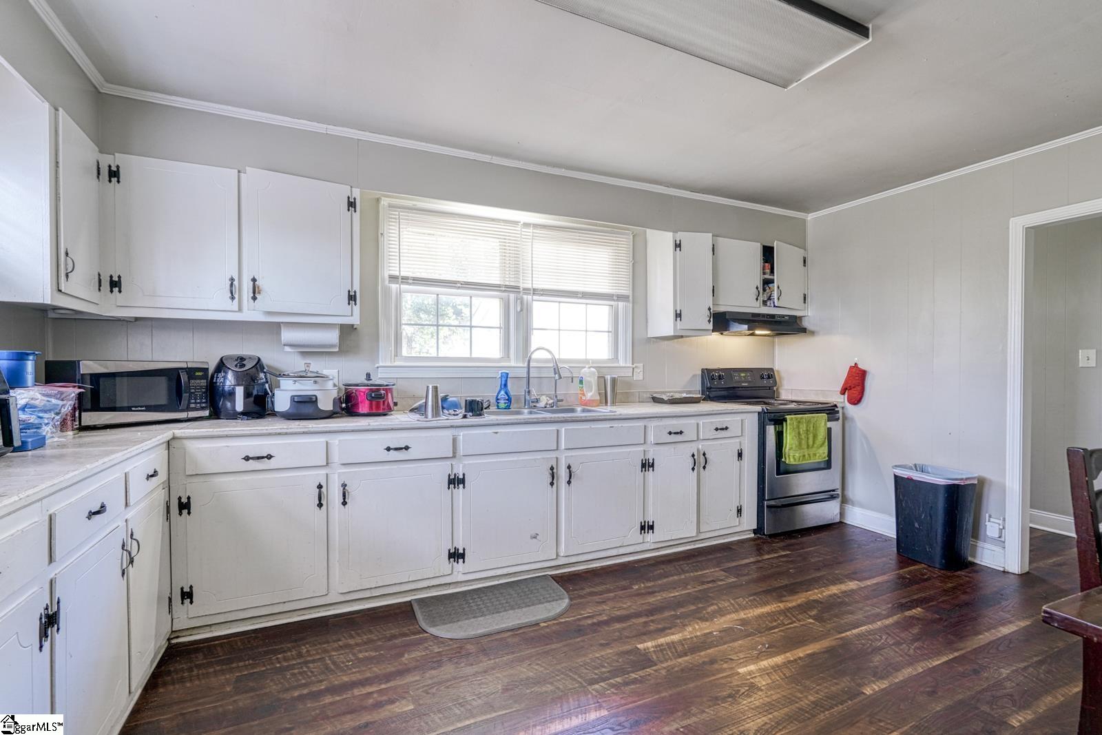22 Taylor Street Greenville, SC 29605 - Photo 8 of 19