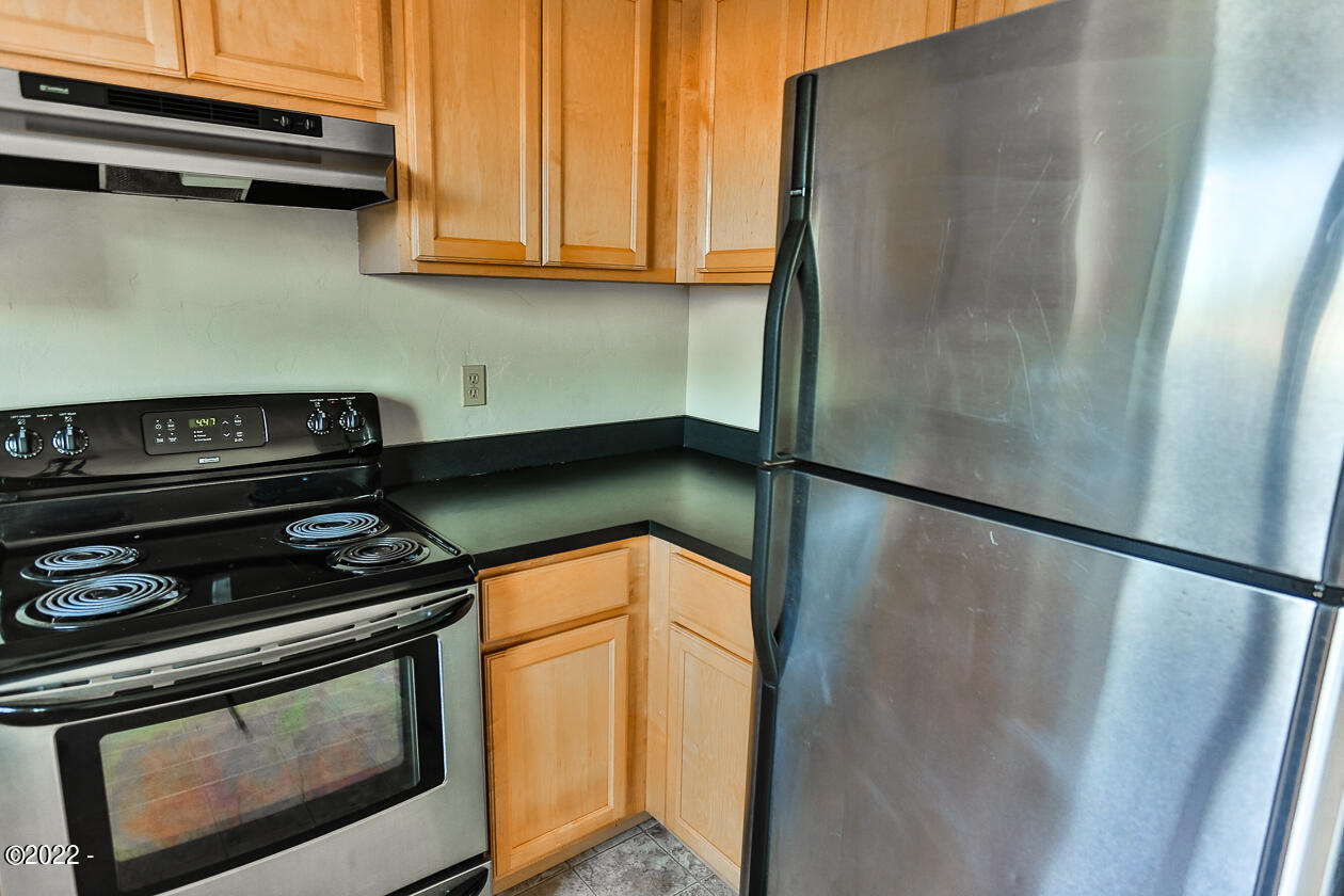 935 Southwest 11th Street Newport, OR 97365 - Photo 22 of 43 kitchen