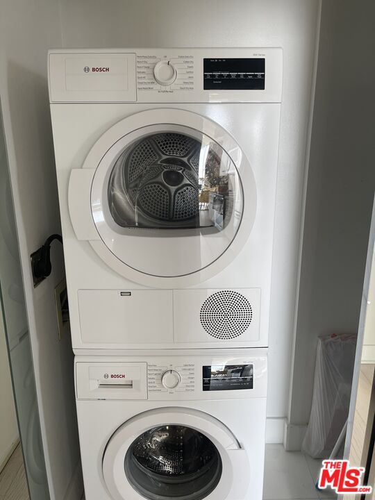 2222 Avenue Of The Stars, Unit 705 Los Angeles, CA 90067 - Photo 22 of 36 a utility room with dryer and washer