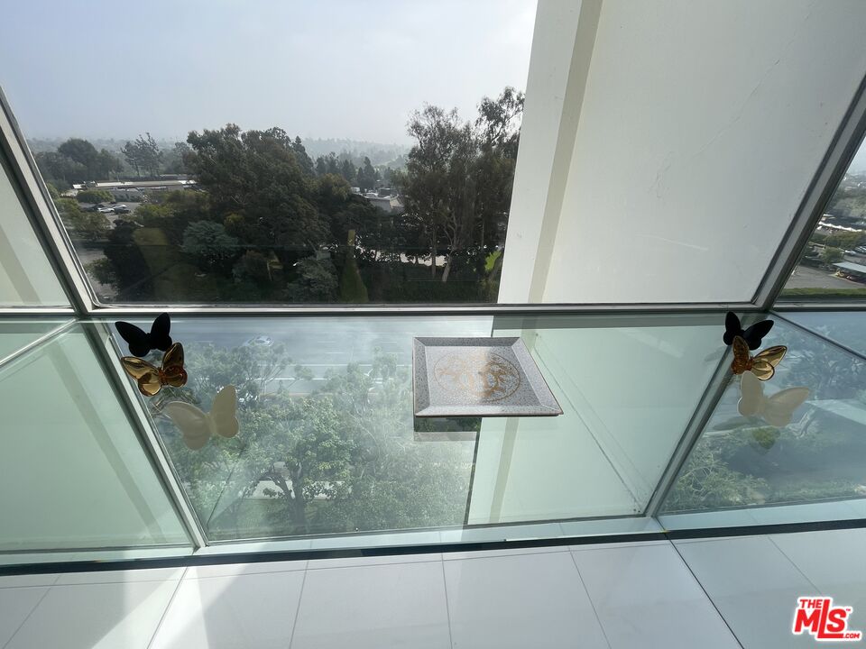 2222 Avenue Of The Stars, Unit 705 Los Angeles, CA 90067 - Photo 33 of 36 a view of a mirror