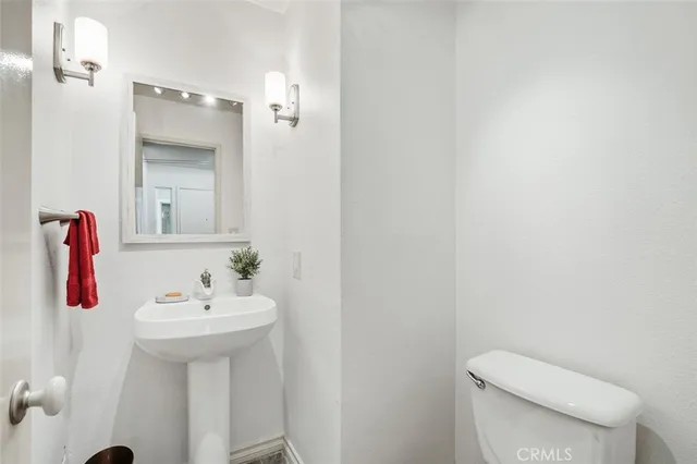 $689,500 | 10056 Melinda Way, Unit 3, Northridge, CA 91325