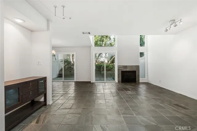 $689,500 | 10056 Melinda Way, Unit 3, Northridge, CA 91325