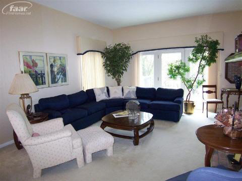 513 Morrish Road Flushing, MI 48433 - Photo 3 of 17 20238089-2.JPG