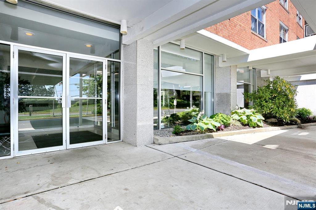 301 Beech Street, Unit 2H Hackensack, NJ 07601 - Photo 4 of 38