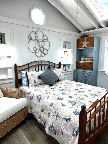 a bedroom with a bed and a dresser in it