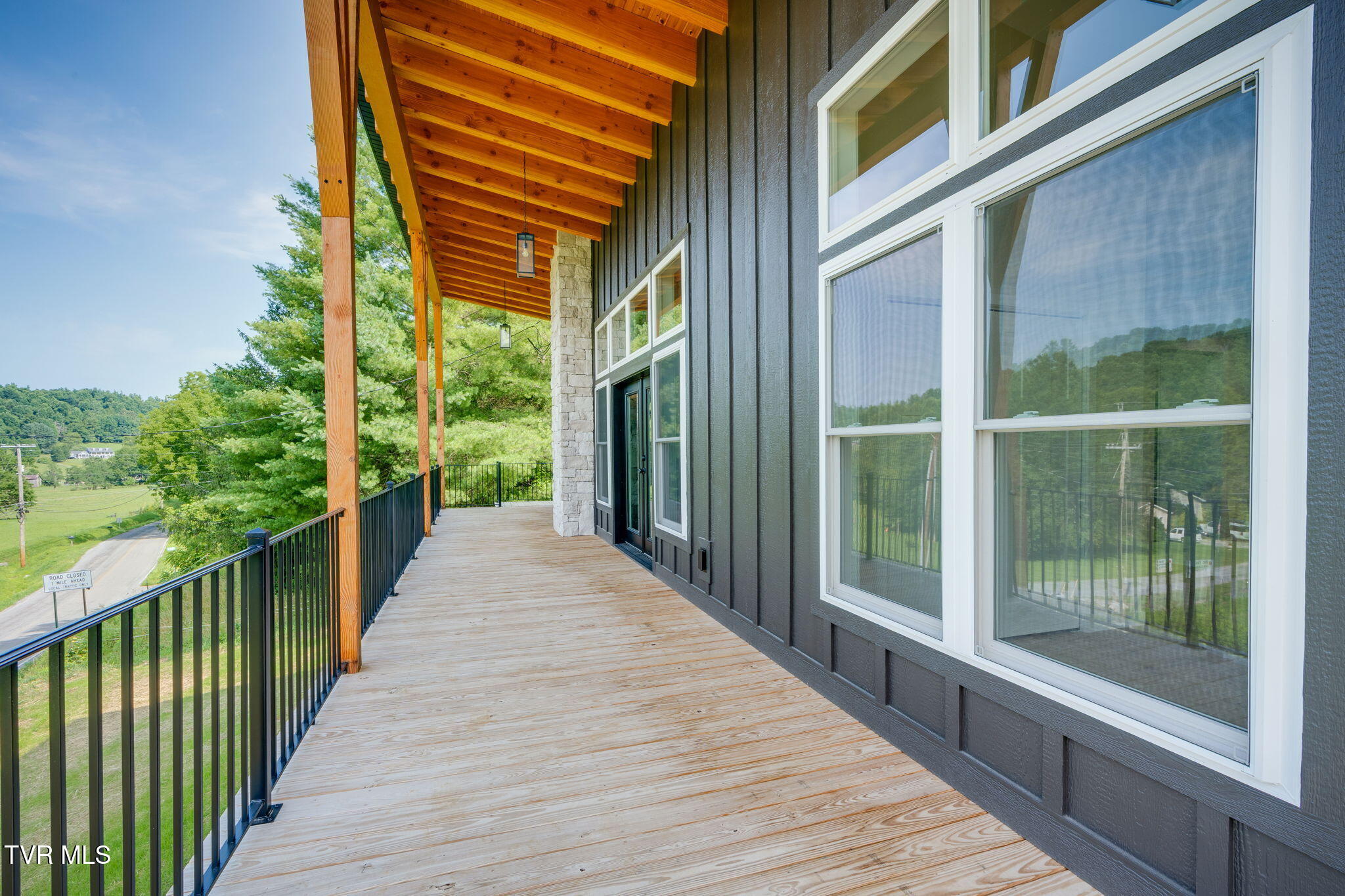 1385 Gap Creek Road Elizabethton, TN 37643 - Photo 13 of 40 009