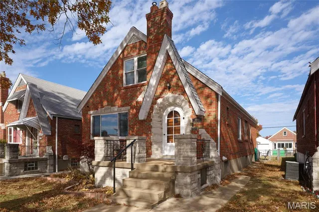 $330,000 | 5609 Oleatha Avenue, St. Louis, MO 63139