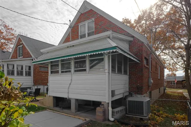 $330,000 | 5609 Oleatha Avenue, St. Louis, MO 63139