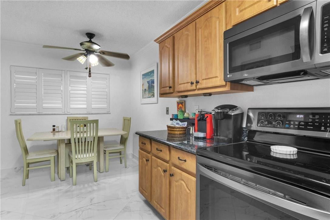5574 Witney Drive, Unit 109 Delray Beach, FL 33484 - Photo 6 of 21 KITCHEN