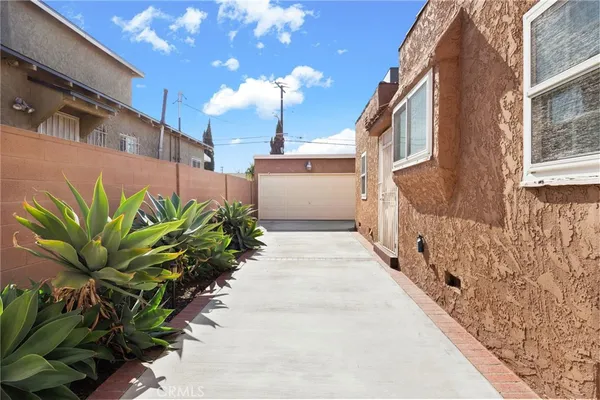 a view of a entryway in front of house