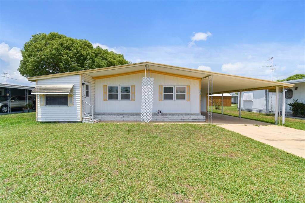 5353 Comanche Street Zephyrhills, FL 33542 - Photo 3 of 61