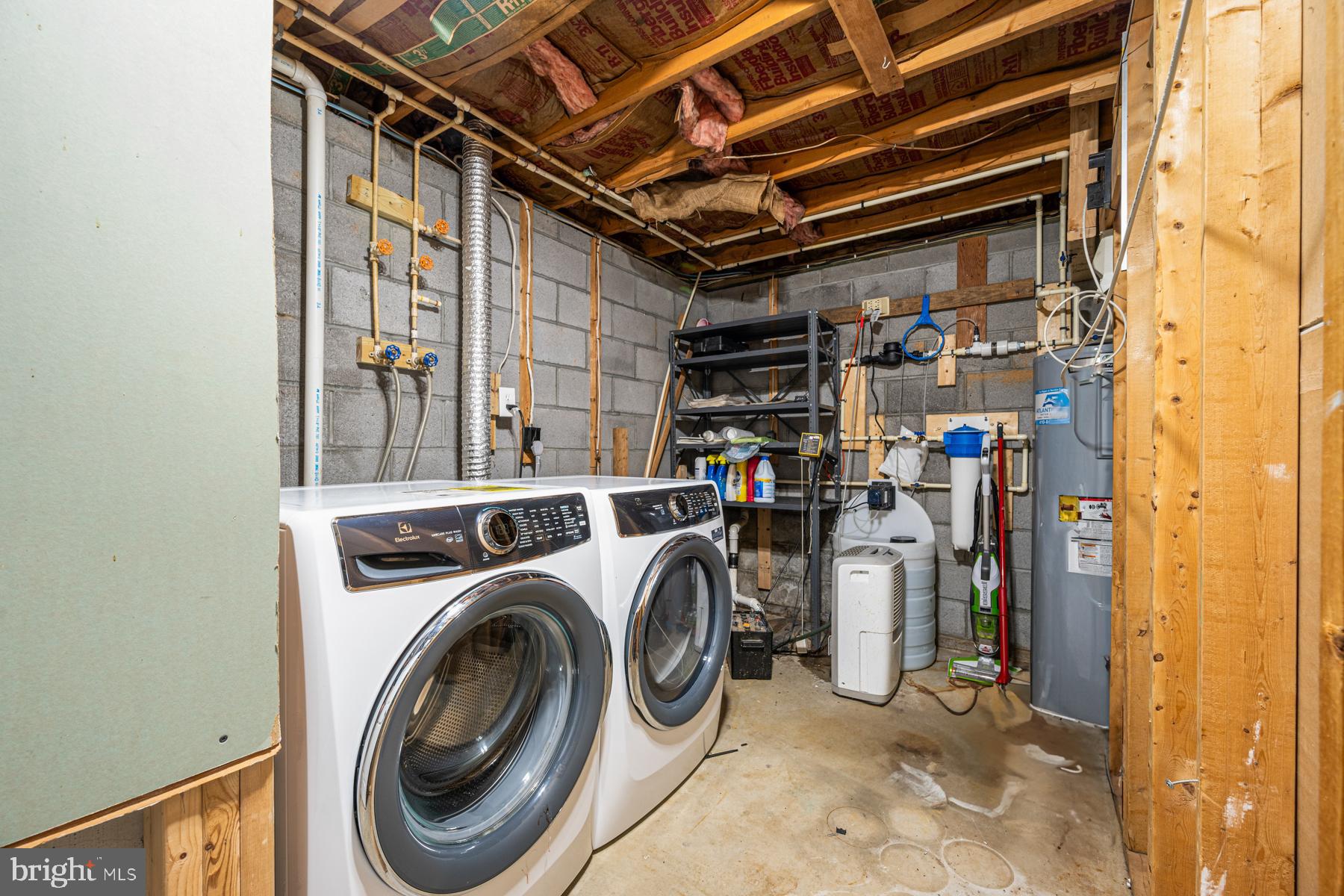 4285 Wolf Hill Drive Hampstead, MD 21074 - Photo 29 of 49 a utility room with dryer and washer