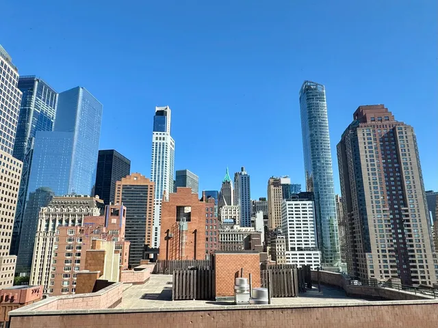 a view of empty room with window