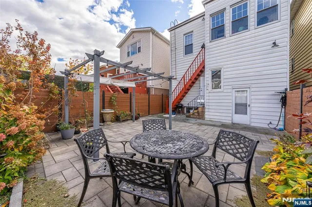a view of a dinning table and chairs in the patio