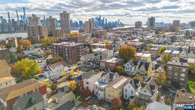 a picture of city view