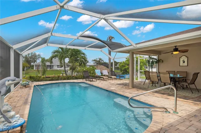 a room with lots of table and chairs