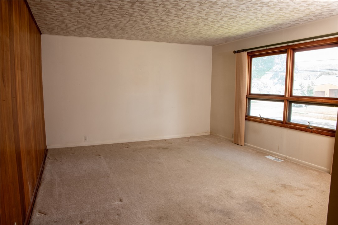 55 North Maple Street Warsaw, NY 14569 - Photo 8 of 33 Front living room