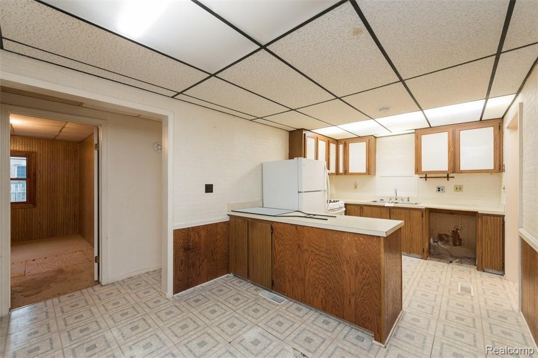 28487 Cotton Road New Baltimore, MI 48047 - Photo 9 of 37 10