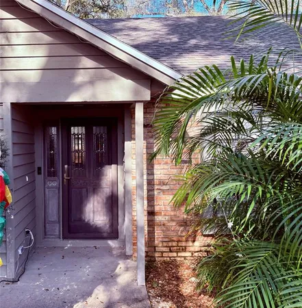 a view of entryway front of a house