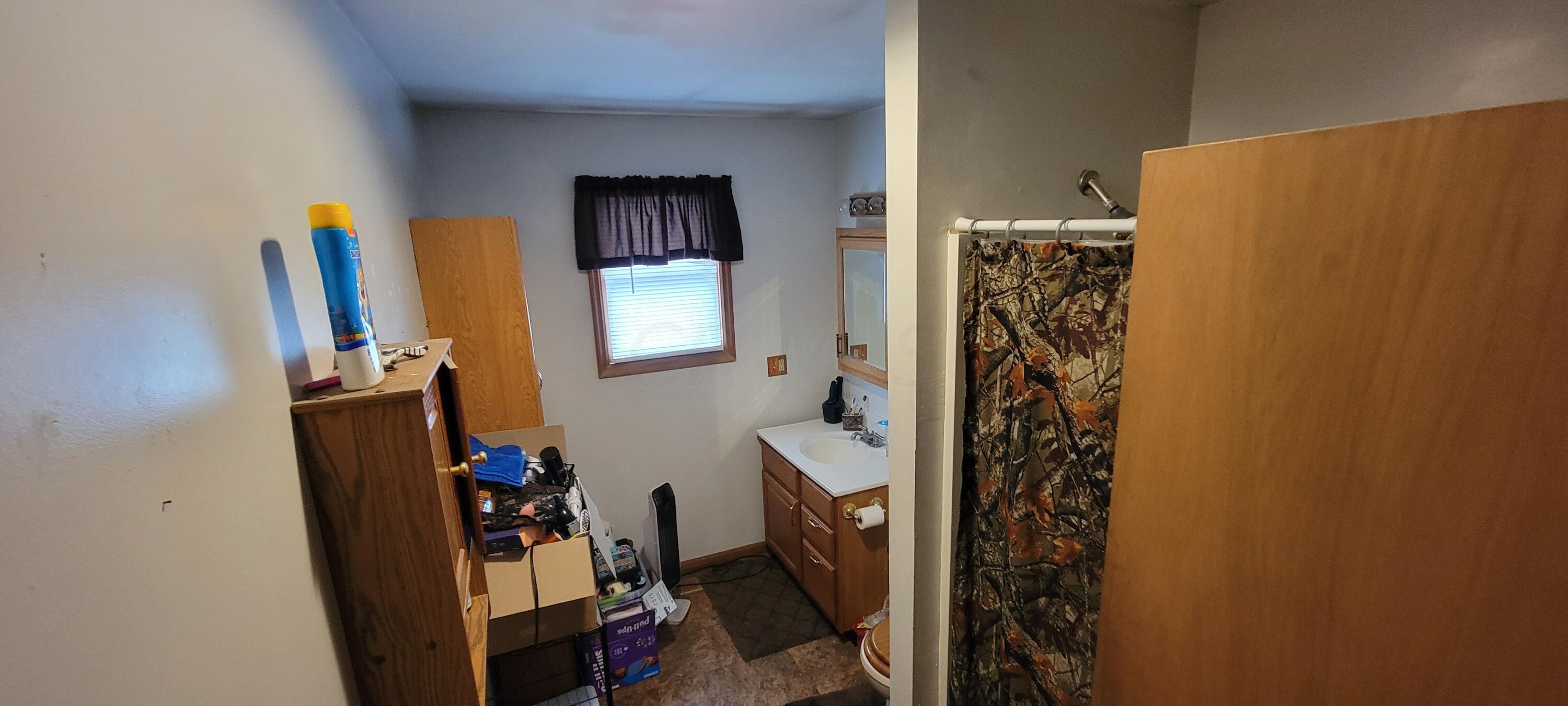 4344 Ethel Road Columbus, OH 43207 - Photo 5 of 9 20220313_094703