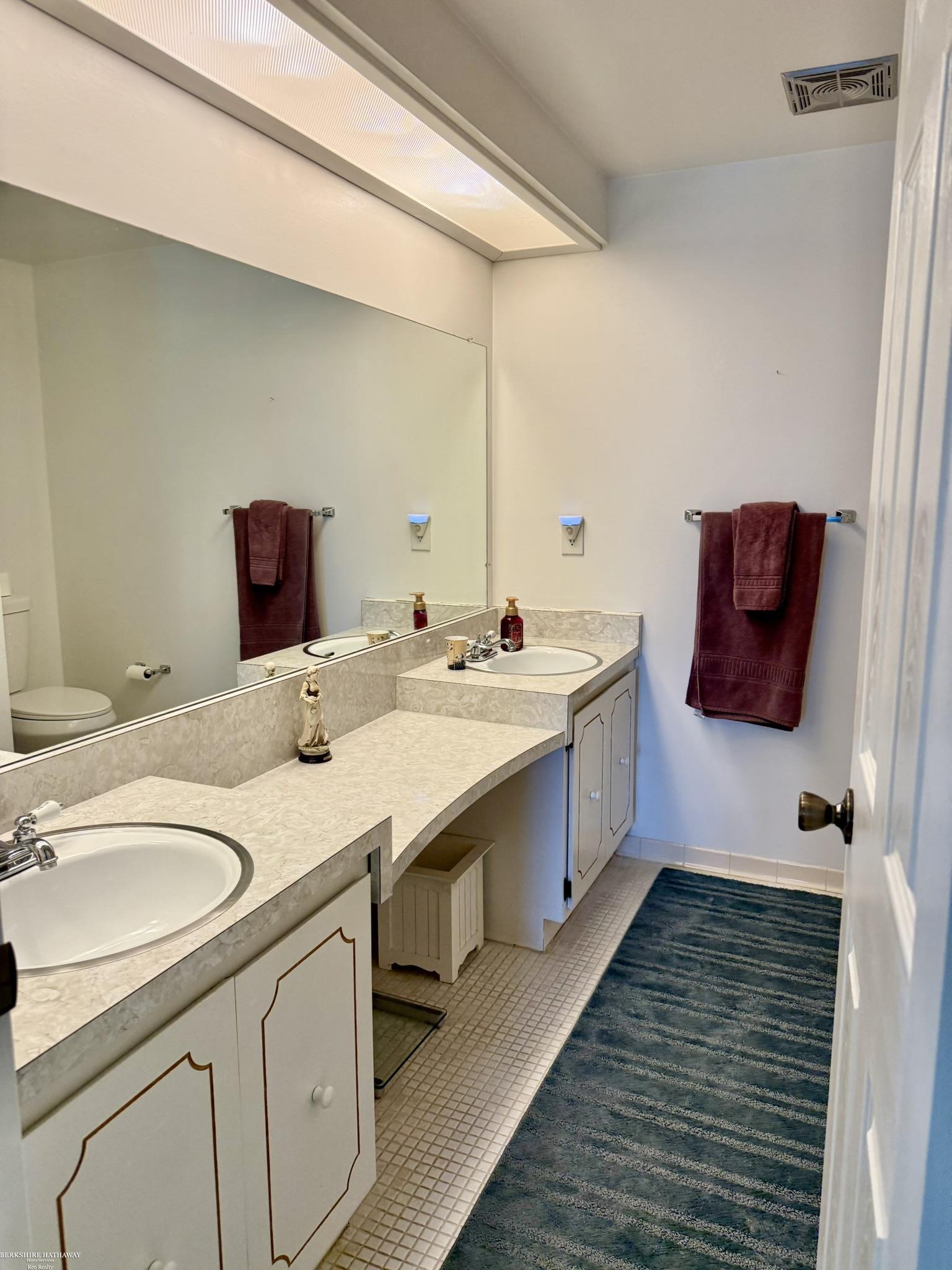 11904 East 14 Mile Road Warren, MI 48093 - Photo 37 of 46 Second Floor Bath