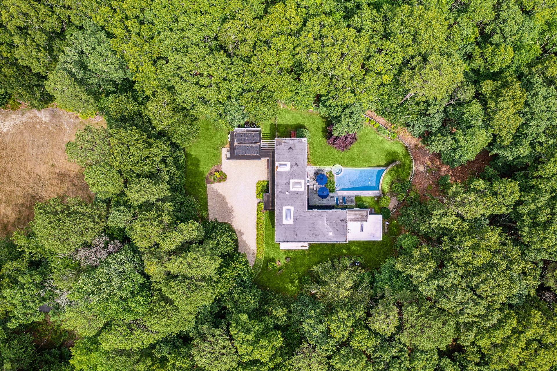 14 Randall Road Southampton, NY 11968 - Photo 3 of 30 Gallery Image 3
