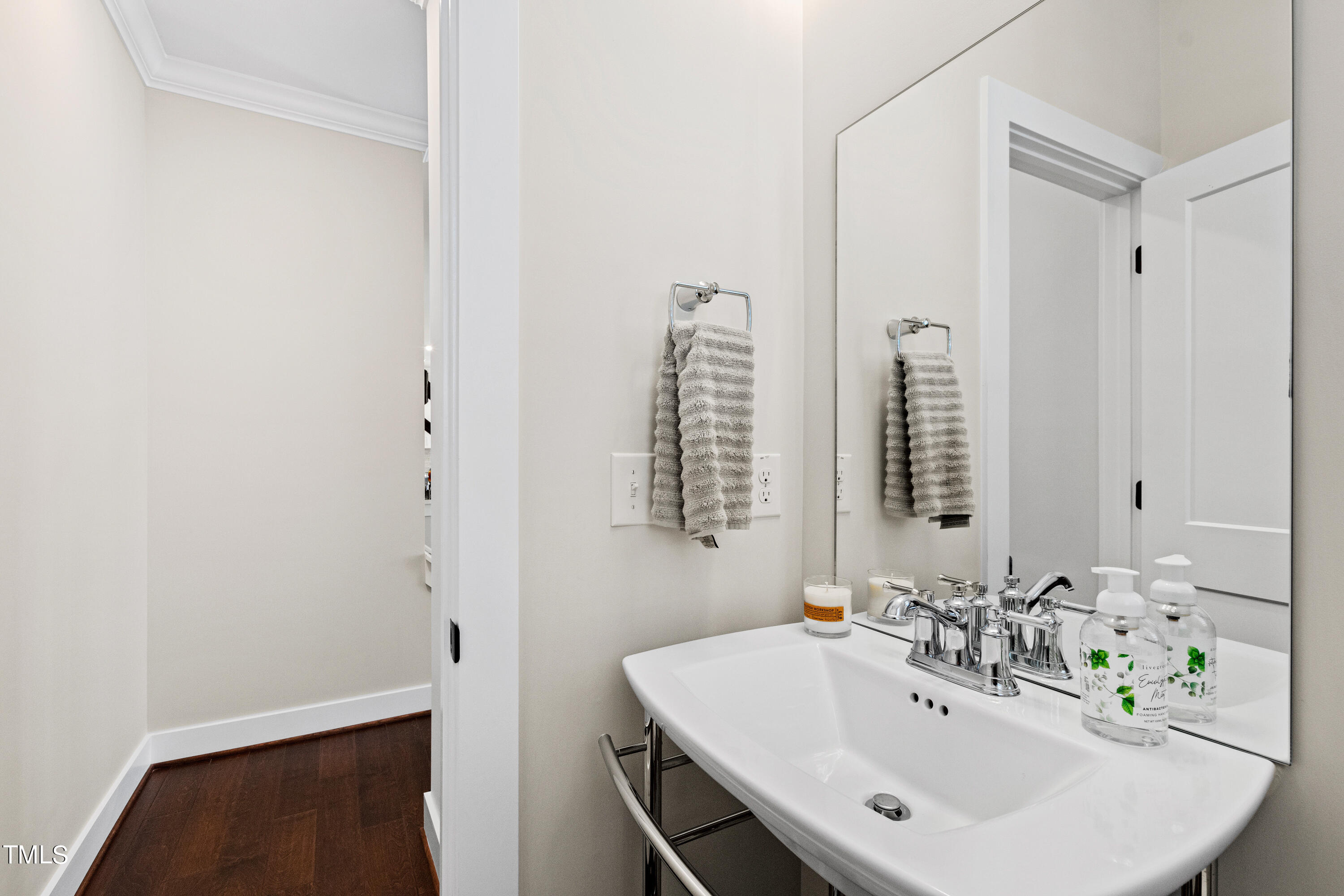 1610 Draper View Loop, Unit 106 Raleigh, NC 27608 - Photo 23 of 36 Bathroom 3