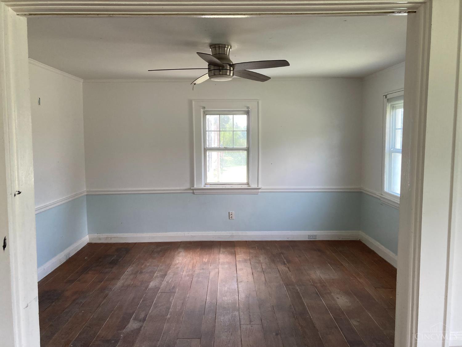 3768 Hubble Road Cincinnati, OH 45247 - Photo 6 of 15 LIVING ROOM