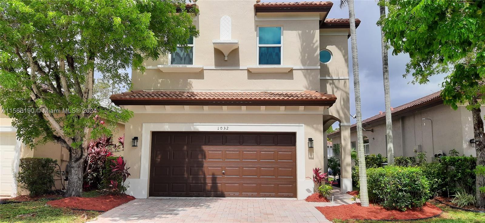 1032 Northeast 40th Road Homestead, FL 33033 - Photo 3 of 16 Gallery Image 3