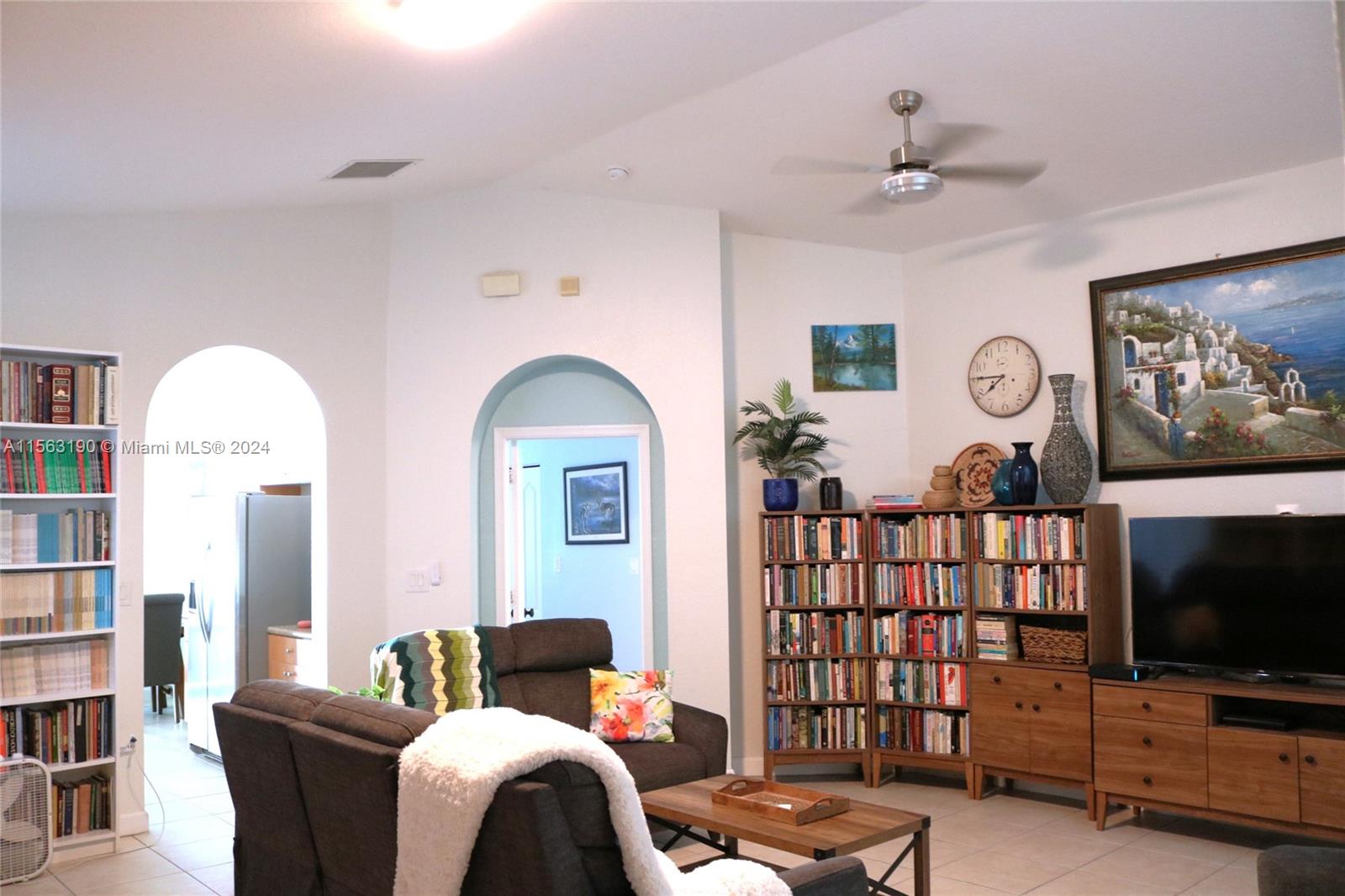 1032 Northeast 40th Road Homestead, FL 33033 - Photo 4 of 16 Gallery Image 4