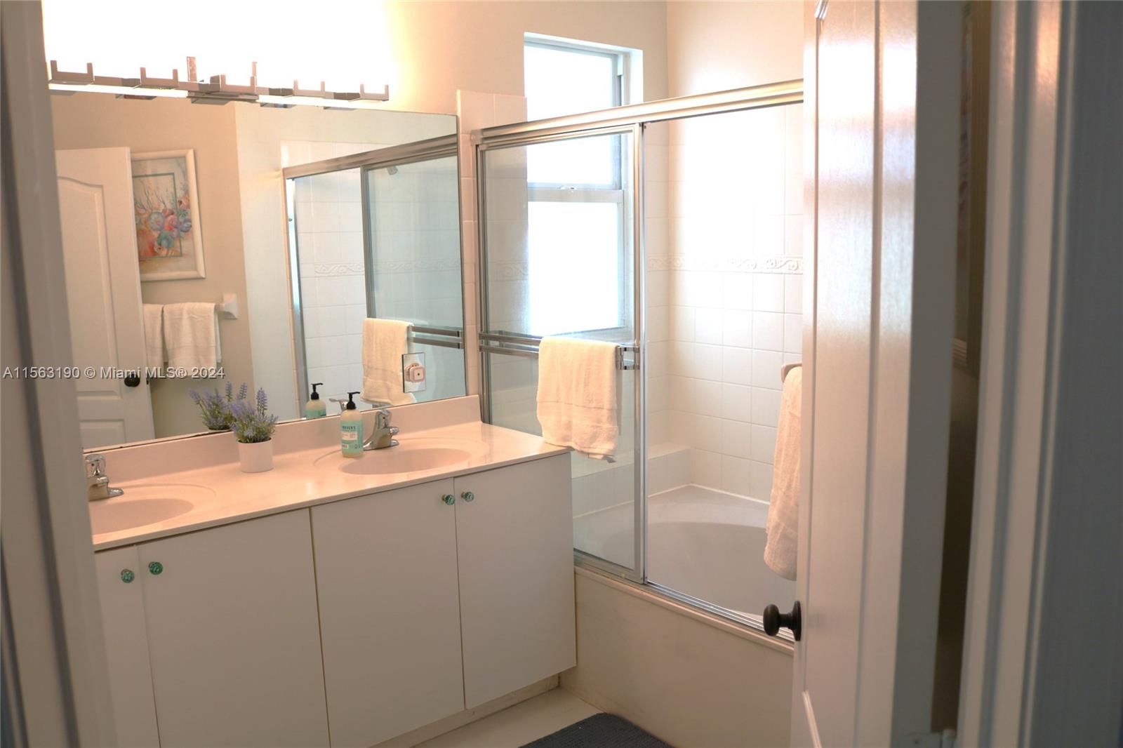 1032 Northeast 40th Road Homestead, FL 33033 - Photo 8 of 16 Gallery Image 8
