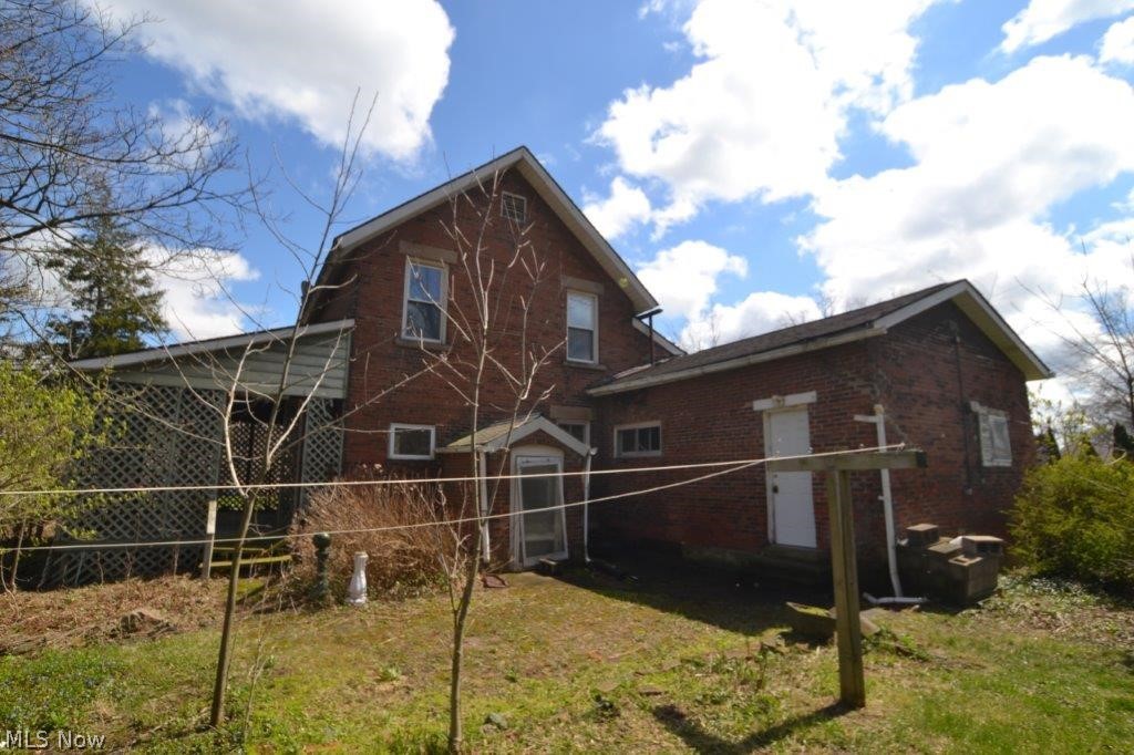 4666 Grayton Road Cleveland, OH 44135 - Photo 4 of 27 rear