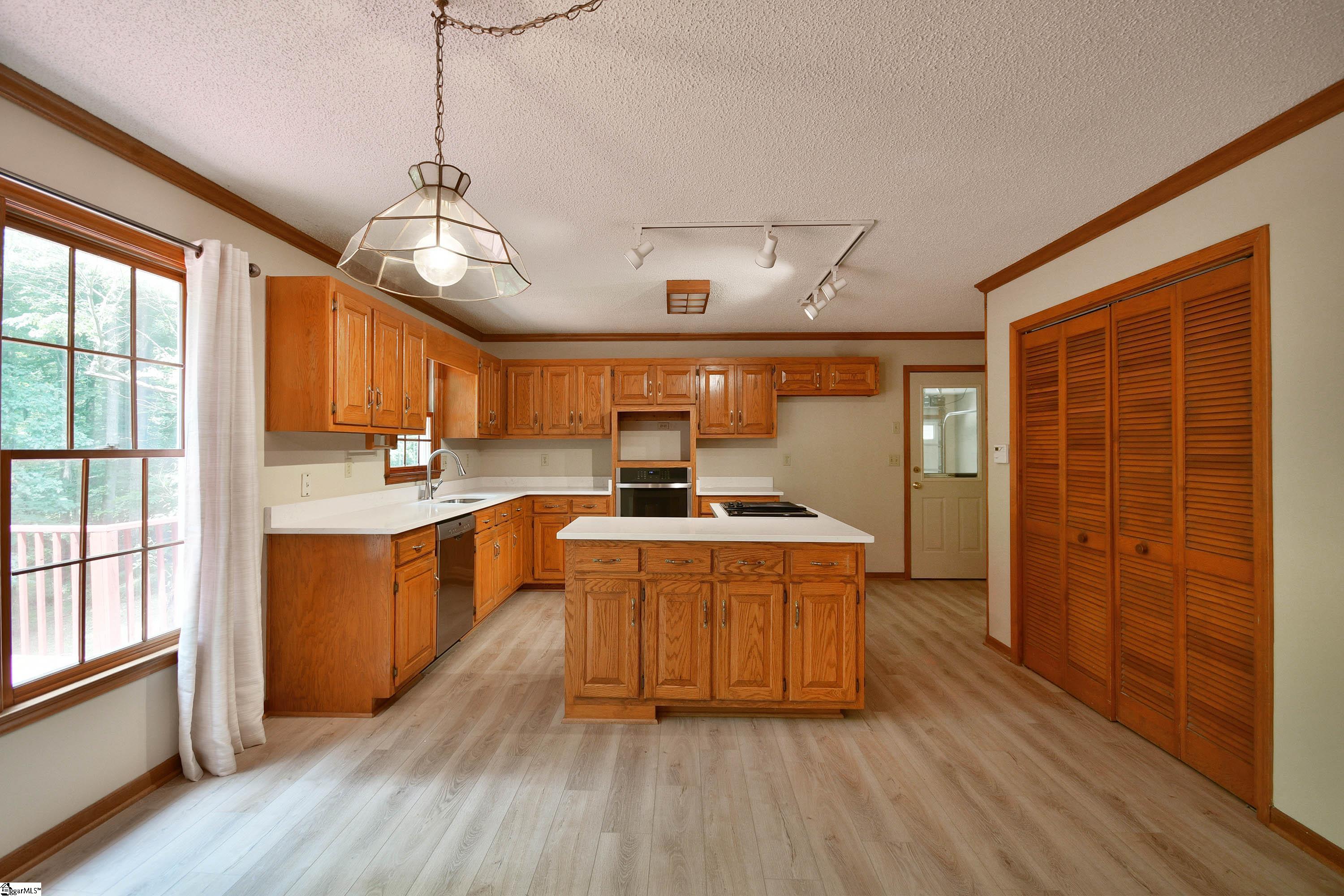 204 Old Forest Road Easley, SC 29640 - Photo 11 of 36