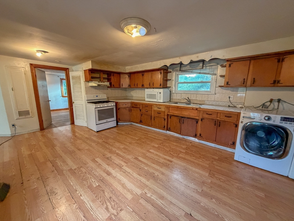 32 Oliver Street Lowell, MA 01854 - Photo 2 of 13