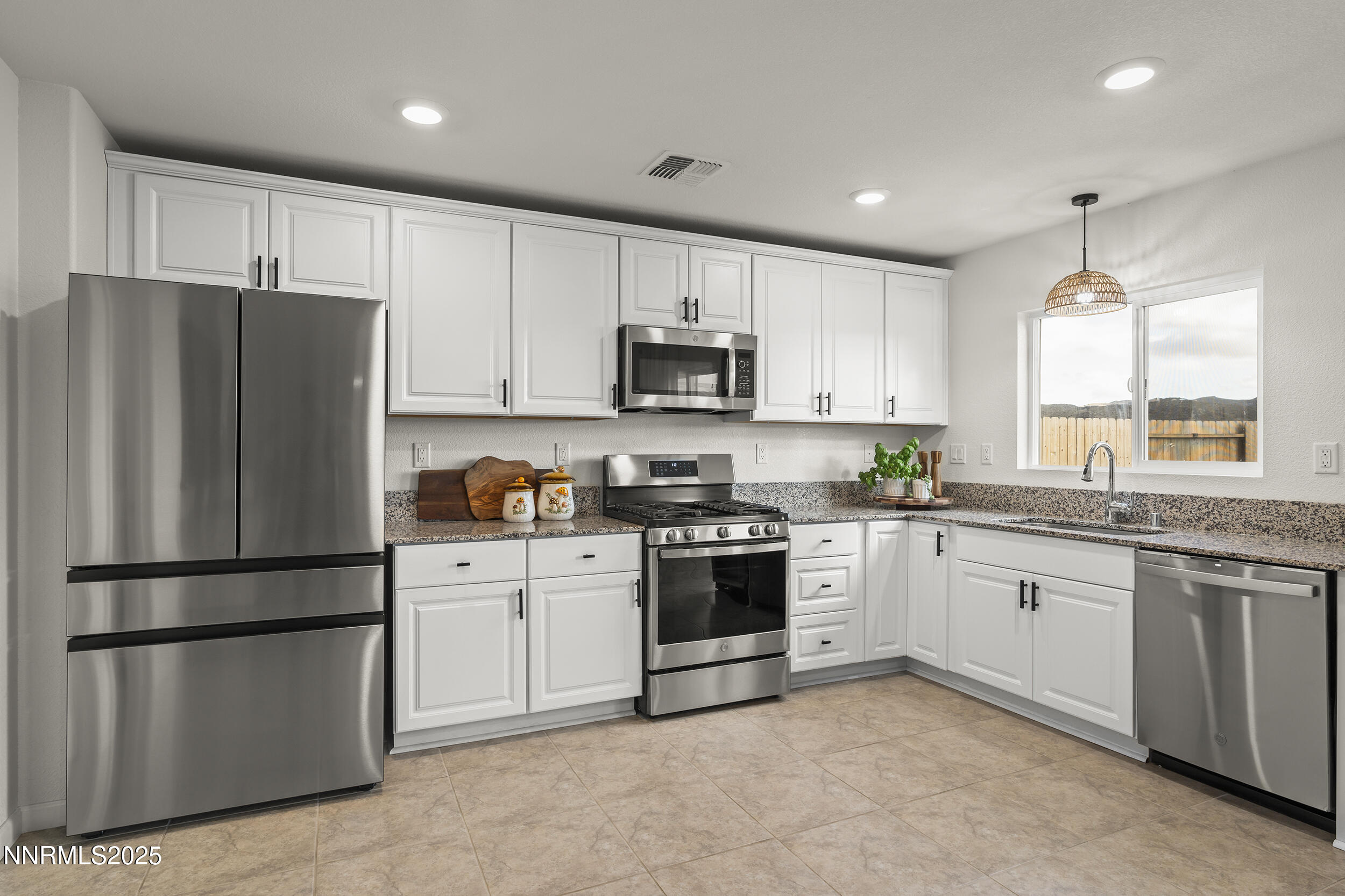 626 Coyote Bluff Reno, NV 89506 - Photo 8 of 35 11-print-_DSC8197