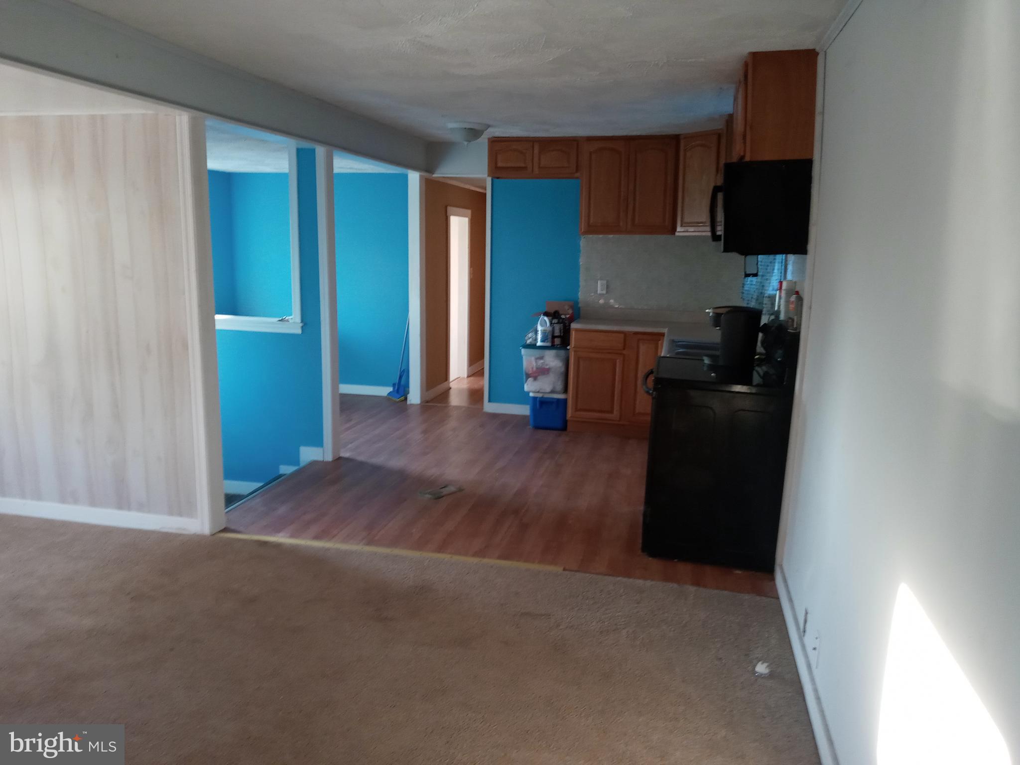240 Kline Road Stevens, PA 17578 - Photo 4 of 10 Kitchen Side view