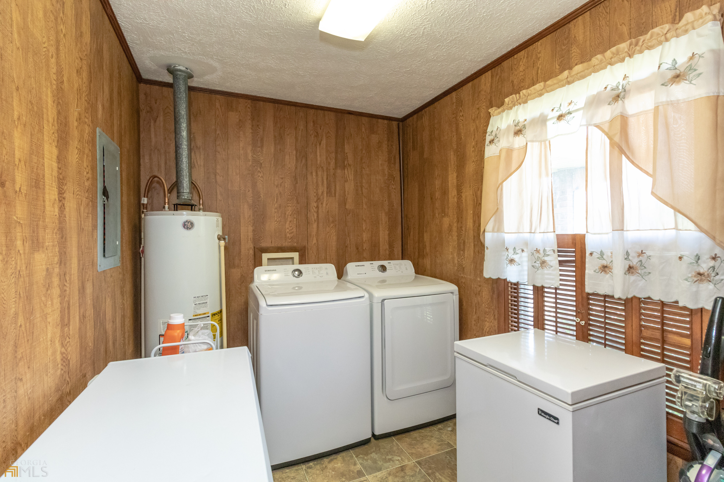 164 Jones Road Molena, GA 30258 - Photo 12 of 25 a utility room with dryer and washer