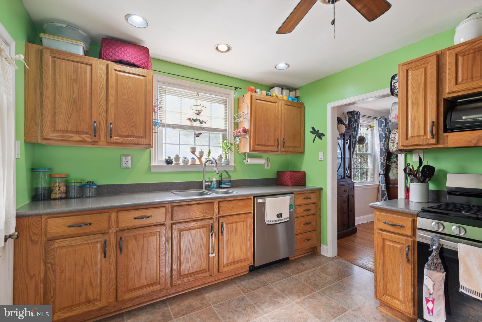 307 Derwyn Road Lansdowne, PA 19050 - Photo 13 of 33 Kitchen