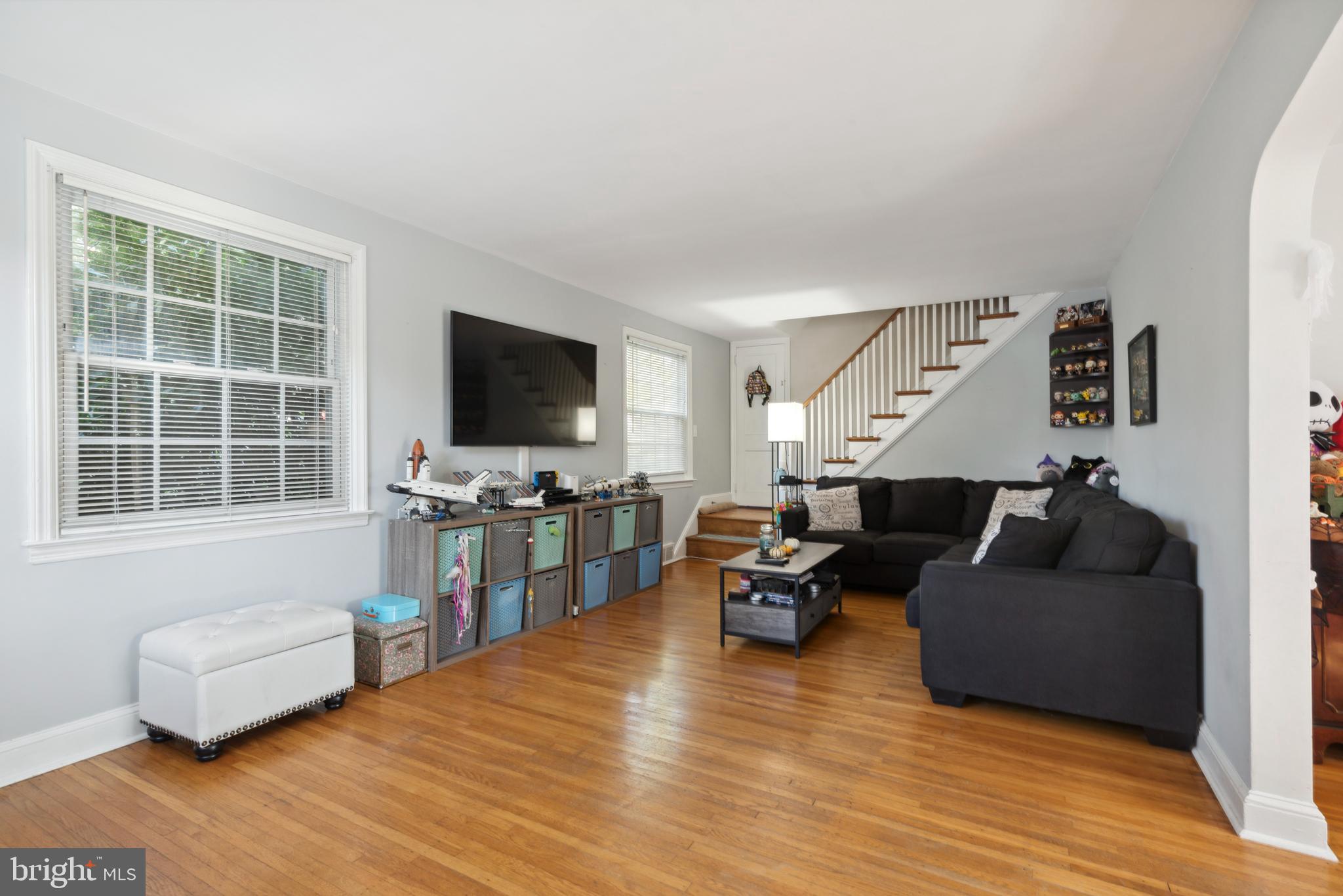 307 Derwyn Road Lansdowne, PA 19050 - Photo 6 of 33 Main Living Room (pic1)