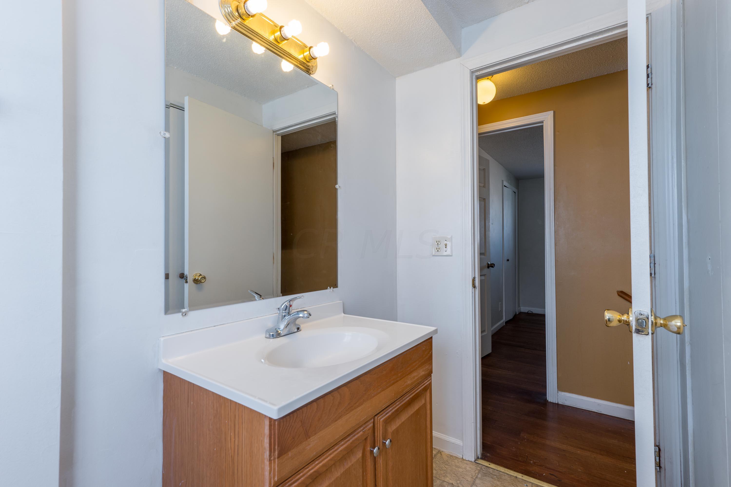 4985 Refugee Road Columbus, OH 43232 - Photo 43 of 74 Full Bath