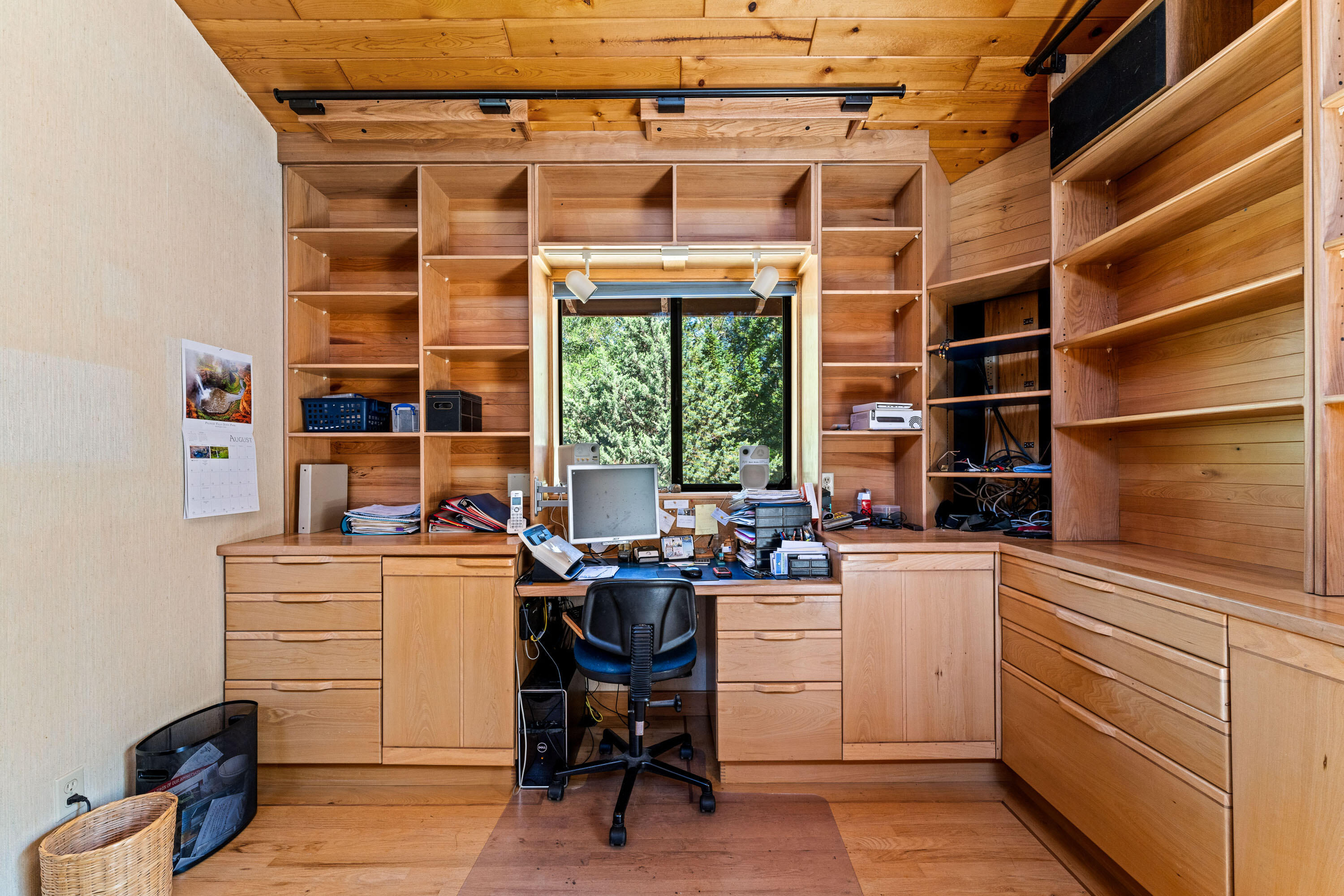 591 Bolt Mountain Road Grants Pass, OR 97527 - Photo 20 of 51 Office