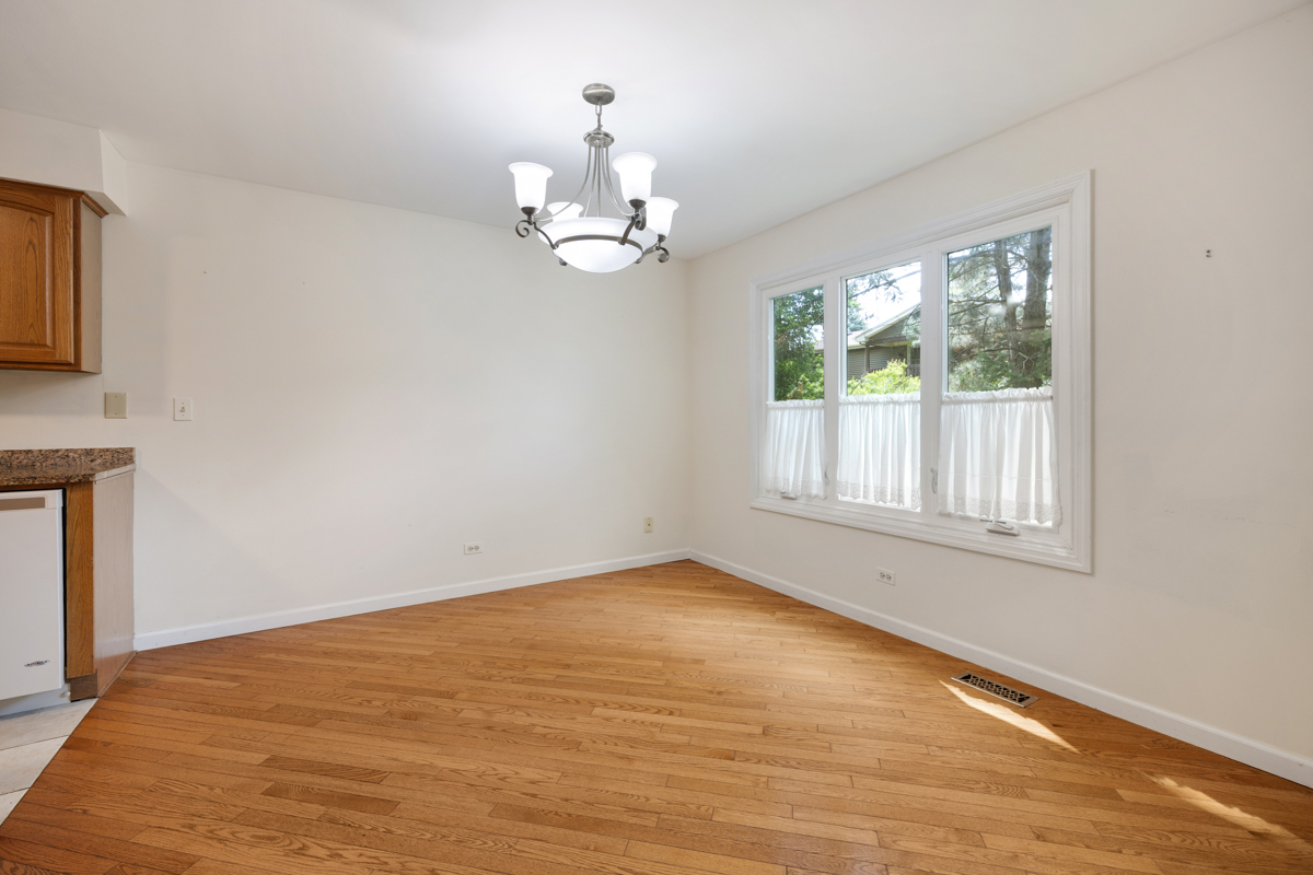 1153 South Linneman Road, Unit 1153 Mount Prospect, IL 60056 - Photo 10 of 25