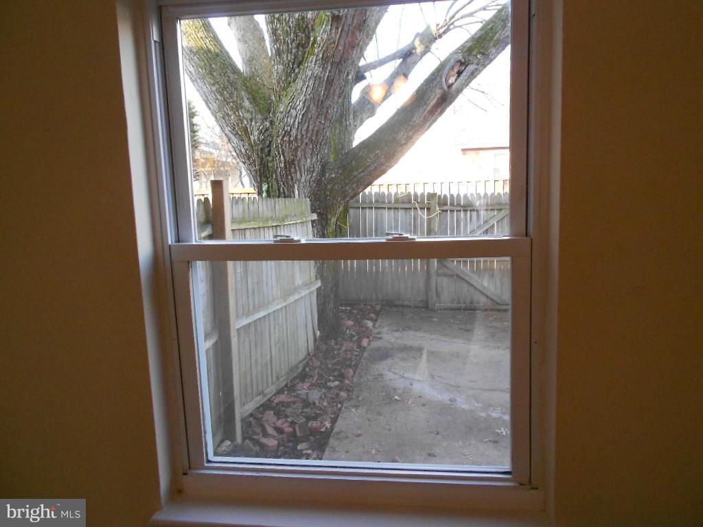 2811 16th Road South, Unit 2811A Arlington, VA 22204 - Photo 11 of 30 Dining room view to rear patio.