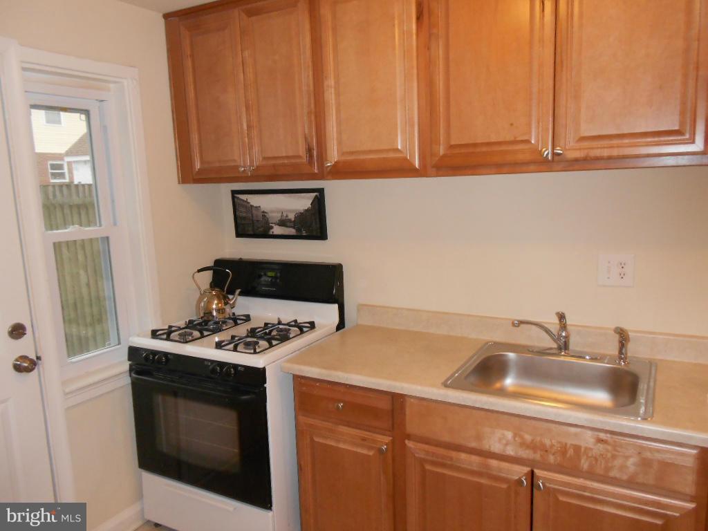 2811 16th Road South, Unit 2811A Arlington, VA 22204 - Photo 12 of 30 New kitchen cabinets and counter tops.