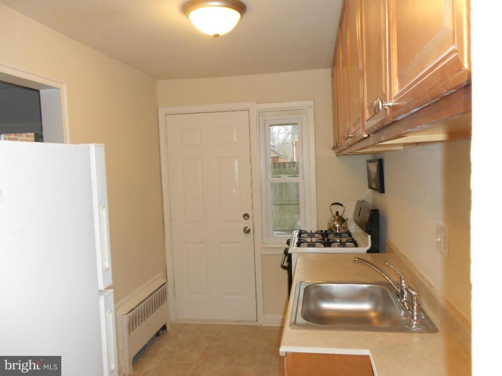 2811 16th Road South, Unit 2811A Arlington, VA 22204 - Photo 17 of 30 Kitchen door leads to patio for summer BBQing.
