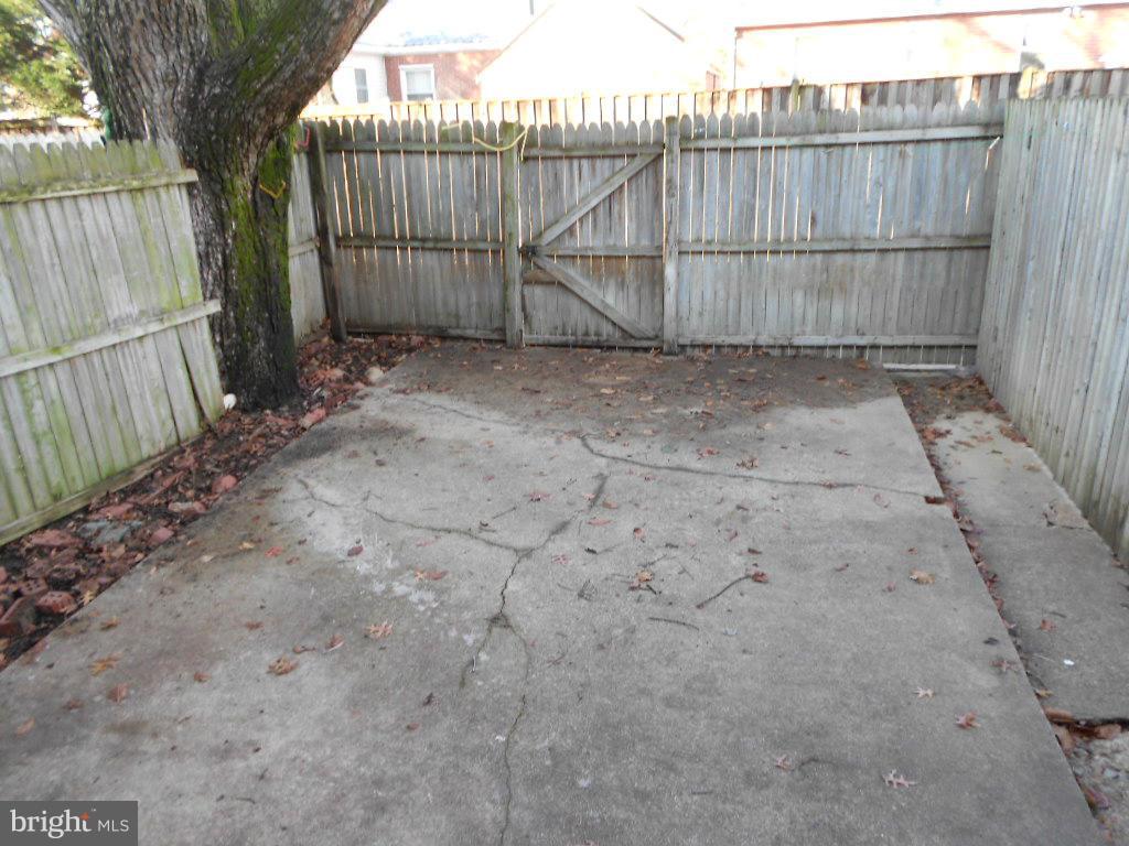 2811 16th Road South, Unit 2811A Arlington, VA 22204 - Photo 19 of 30 Fantastic patio.