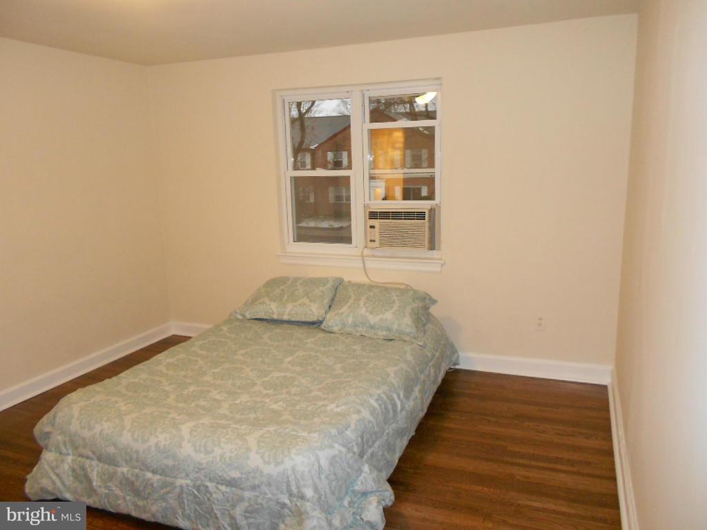 2811 16th Road South, Unit 2811A Arlington, VA 22204 - Photo 27 of 30 Bedroom (Master).