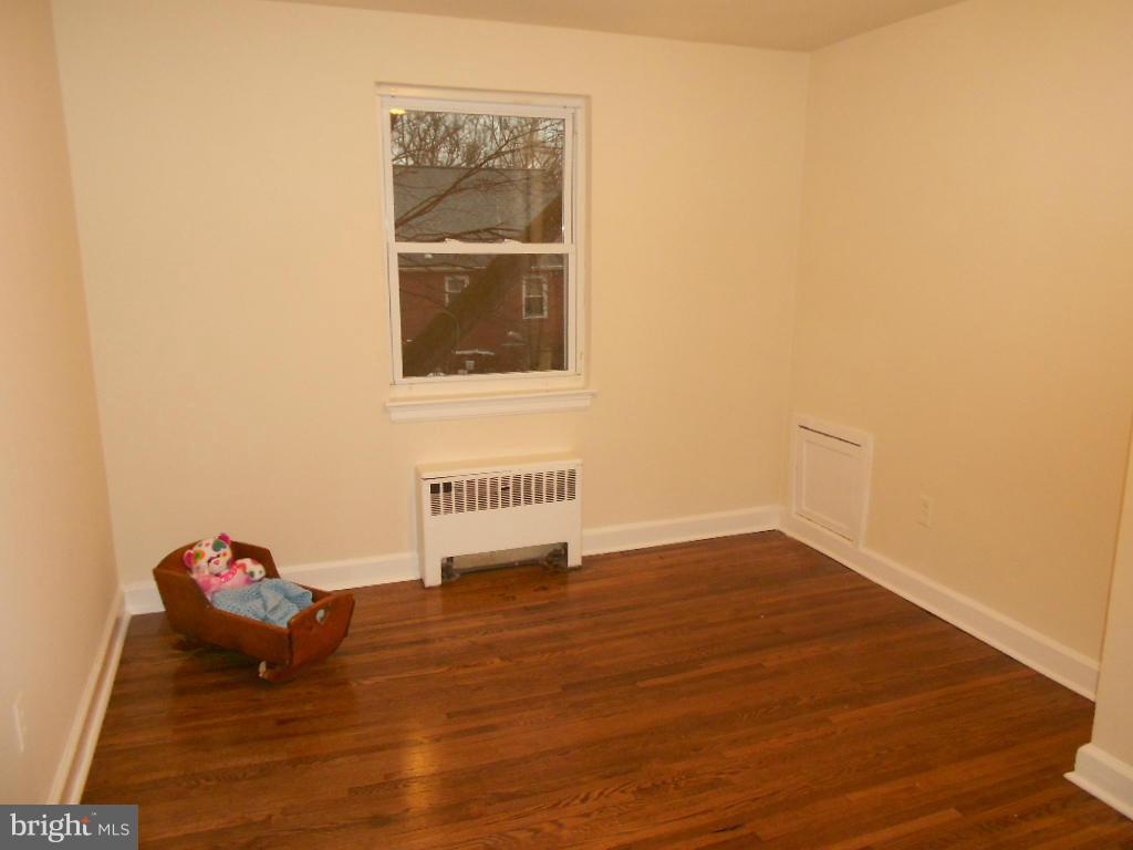 2811 16th Road South, Unit 2811A Arlington, VA 22204 - Photo 29 of 30 2nd bedroom.